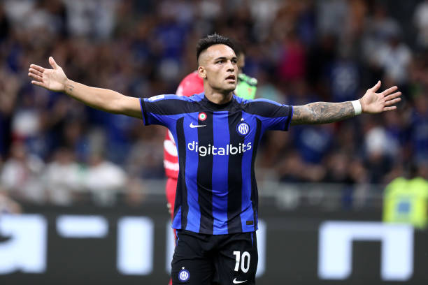 形成鲜明对 形成鲜明对